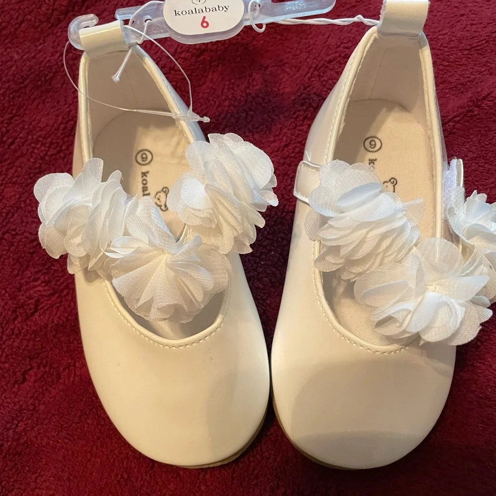 NWT Koalababy ballerina flats shoes Size:6 white shoes w shimmer bows on top NEW